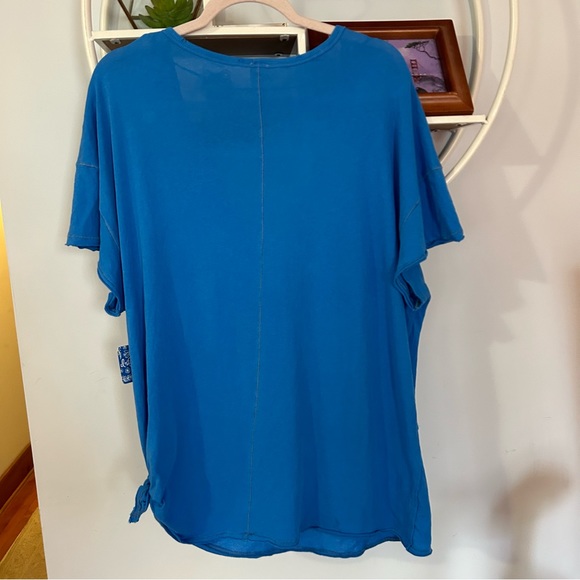 We The Free Women's Medium M Blue Distressed Short Sleeve T Shirt NWT - Picture 2 of 5